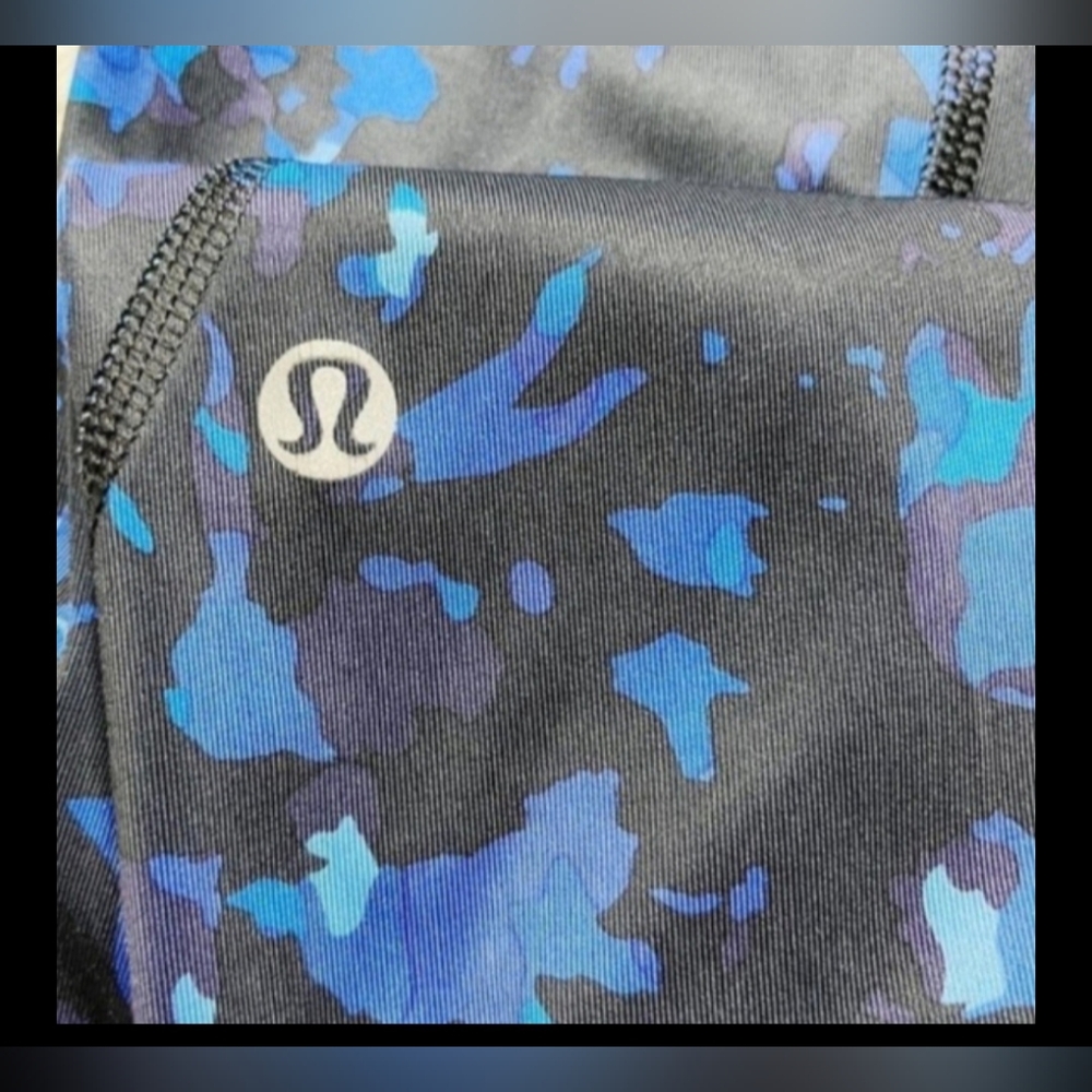 Lululemon water color classic Leggings*   crop 17 sz.S  Like New Condition!!
